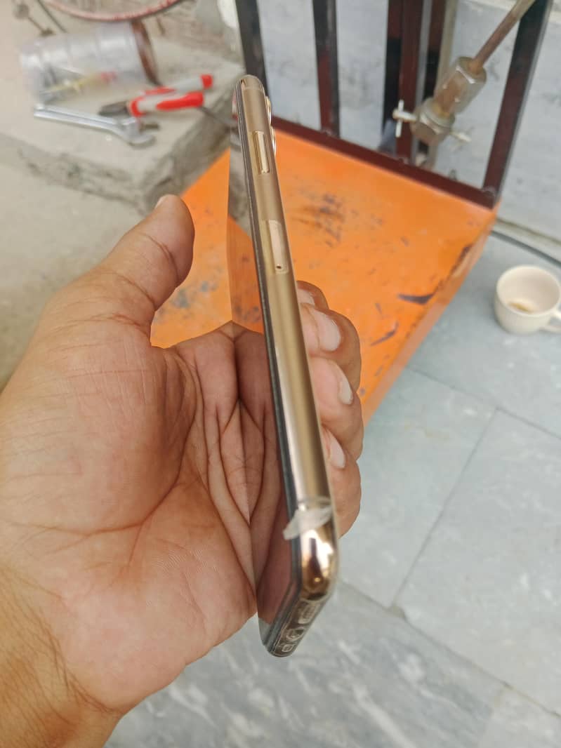 Apple iPhone 11 Pro Max 1