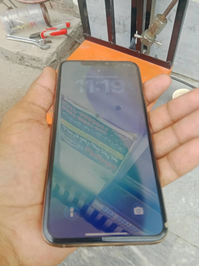 Apple iPhone 11 Pro Max 2