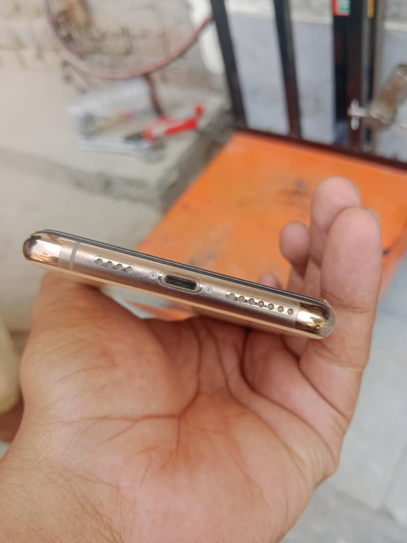 Apple iPhone 11 Pro Max 3
