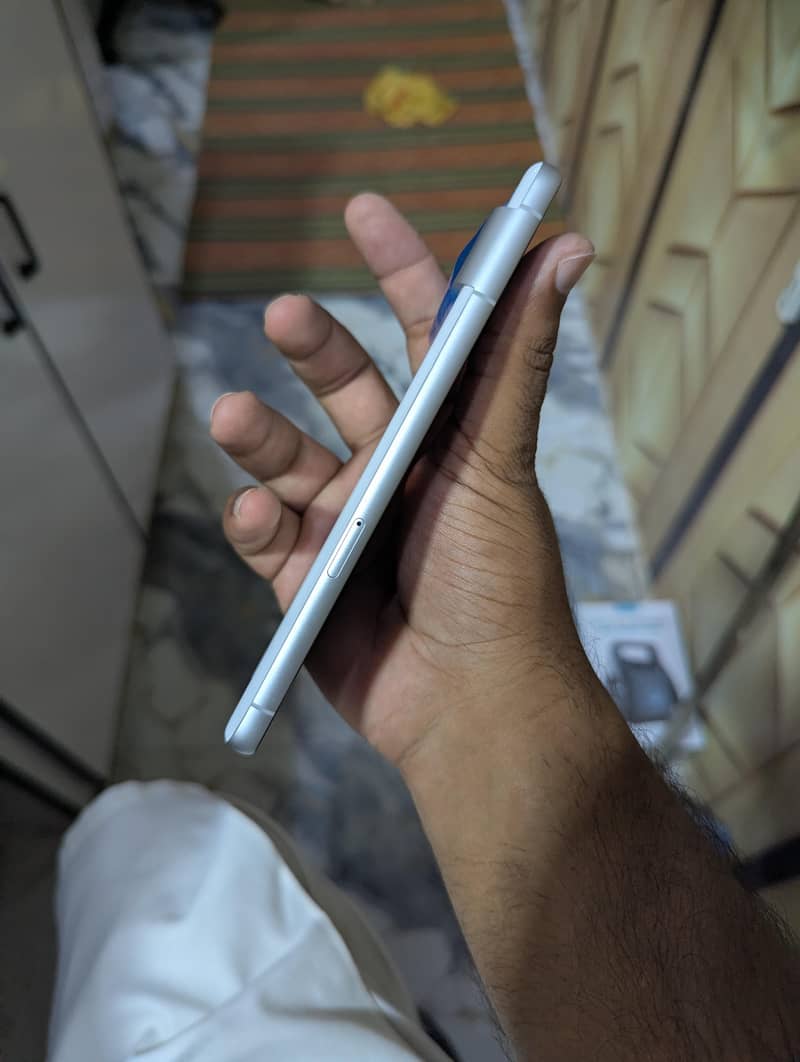 Google Pixel 7 4