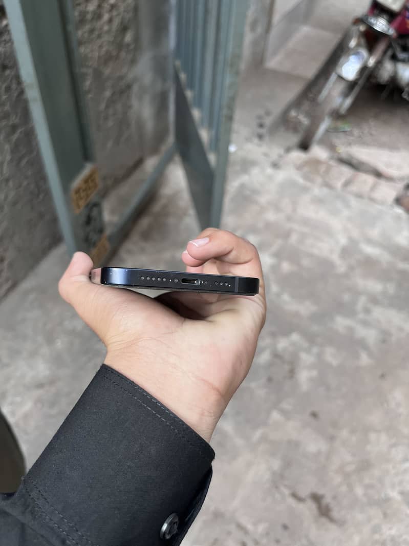 Apple iPhone 12 3