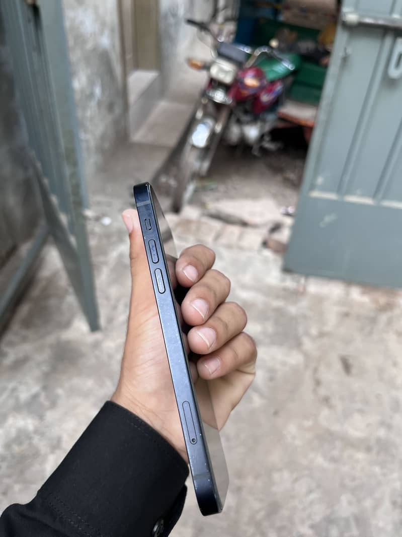 Apple iPhone 12 5