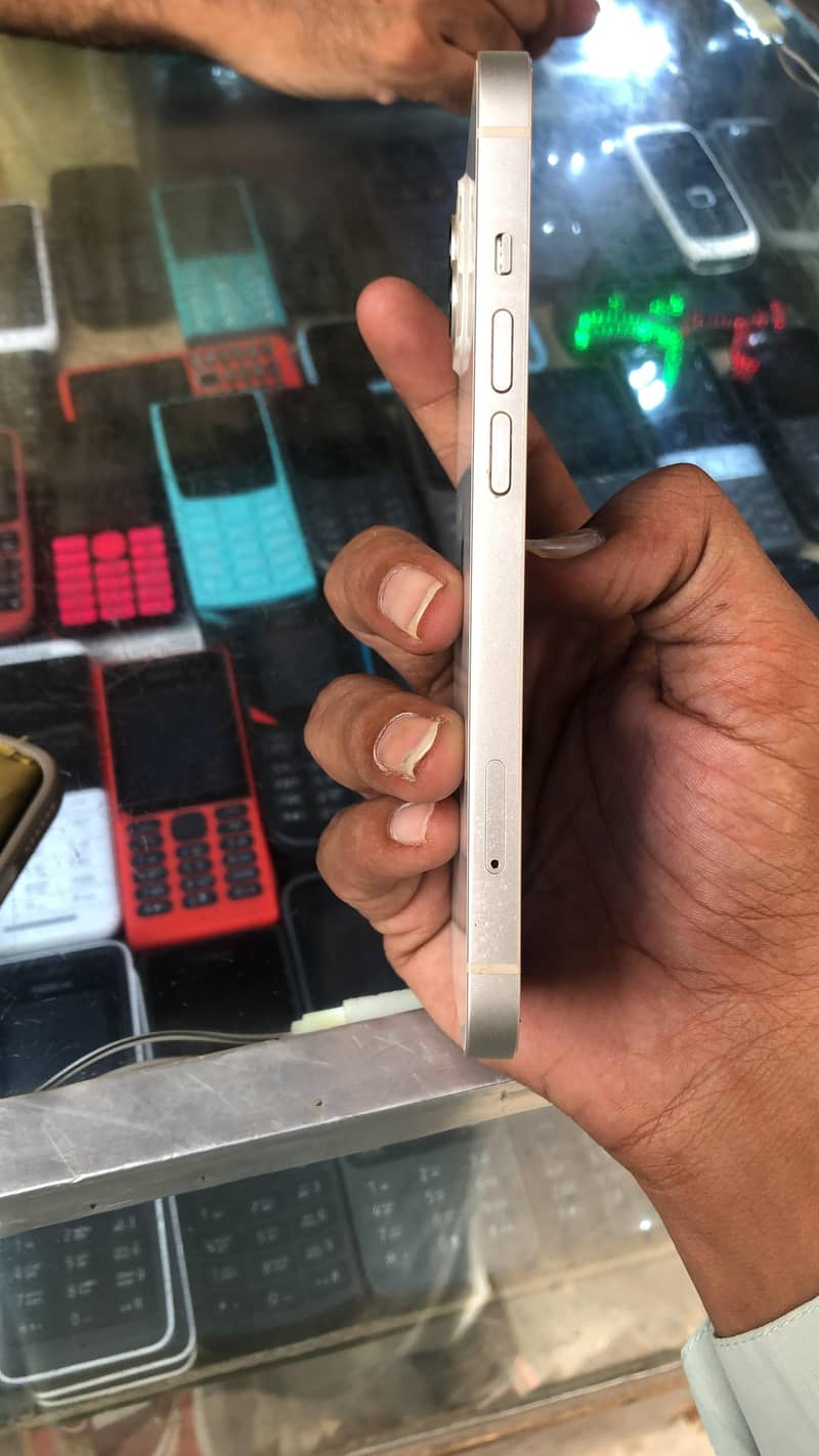 Apple iPhone 13 2