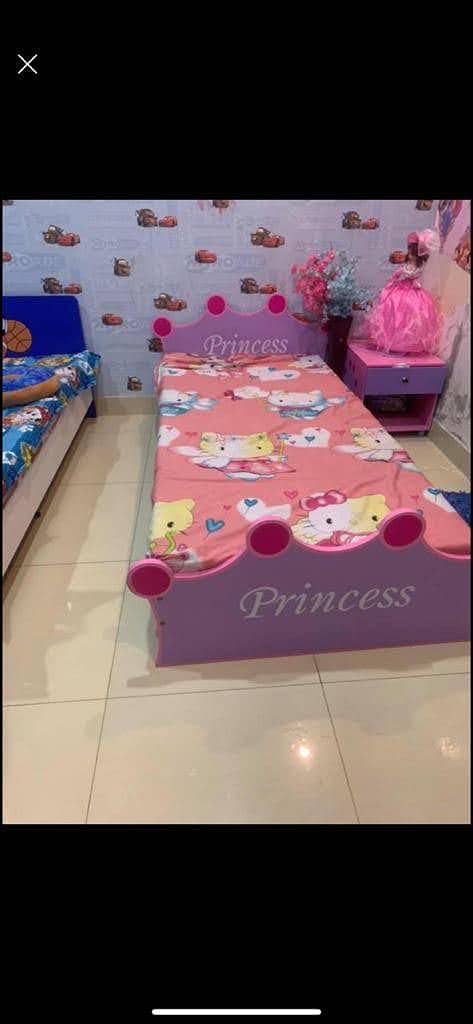 Kids bed one side table 2