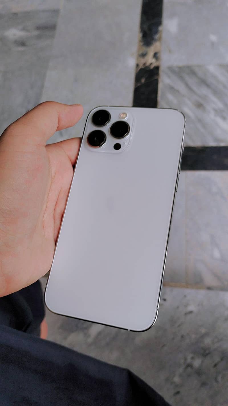 Apple iPhone 13 Pro Max 4