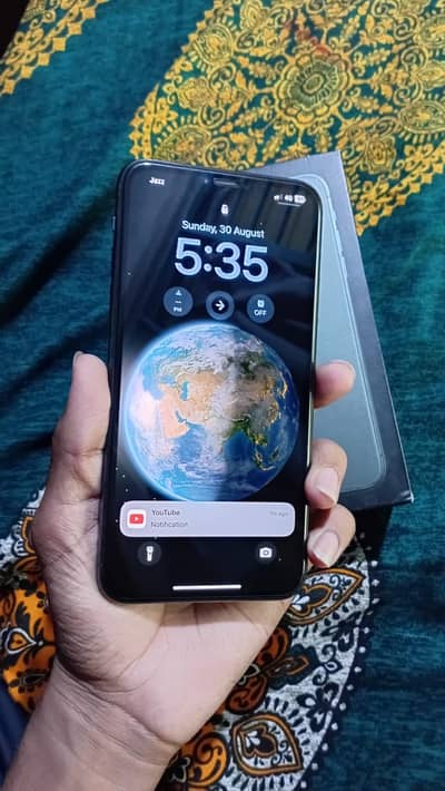 Iphone 11 pro max with box