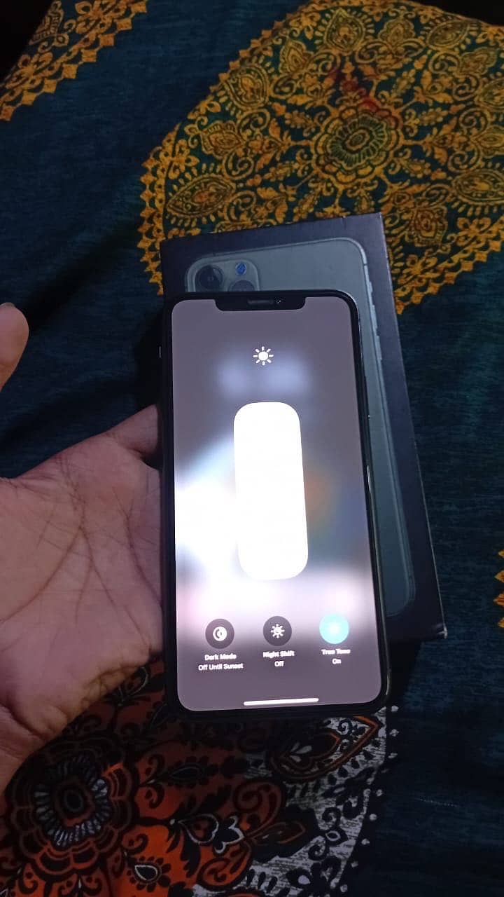 Iphone 11 pro max with box 1