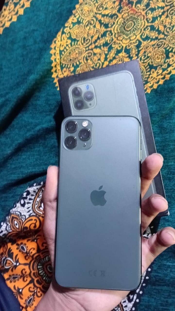 Iphone 11 pro max with box 4