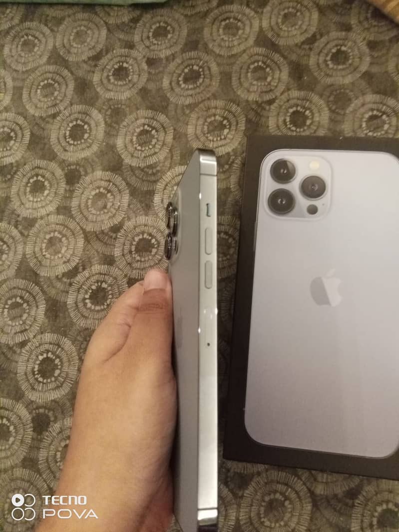 Apple iPhone 13 Pro Max 2