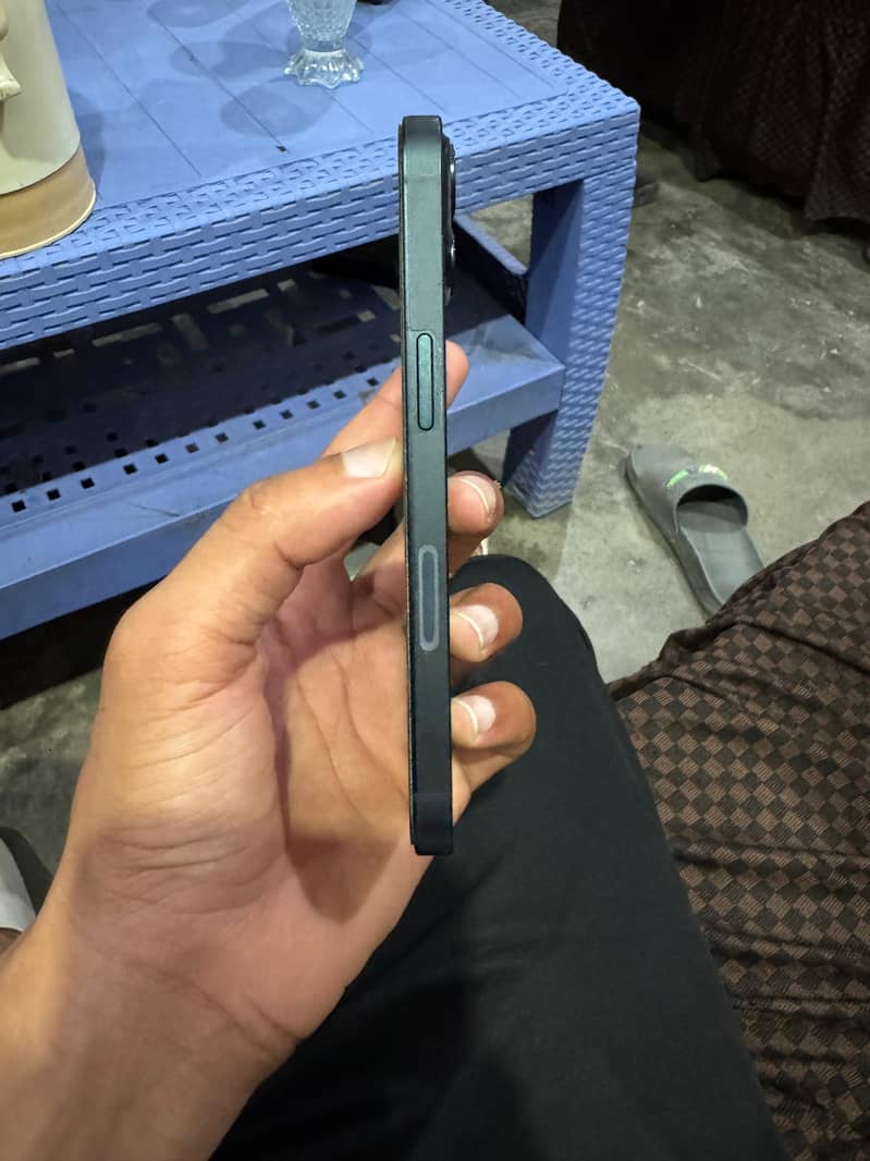 Apple iPhone 13 4