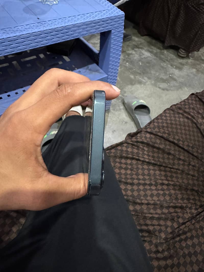Apple iPhone 13 6