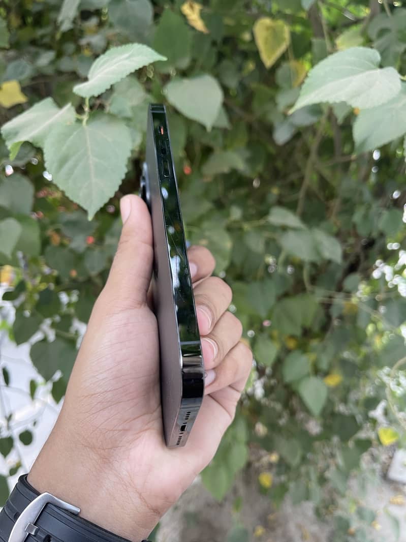 iPhone 14 Pro Max 2
