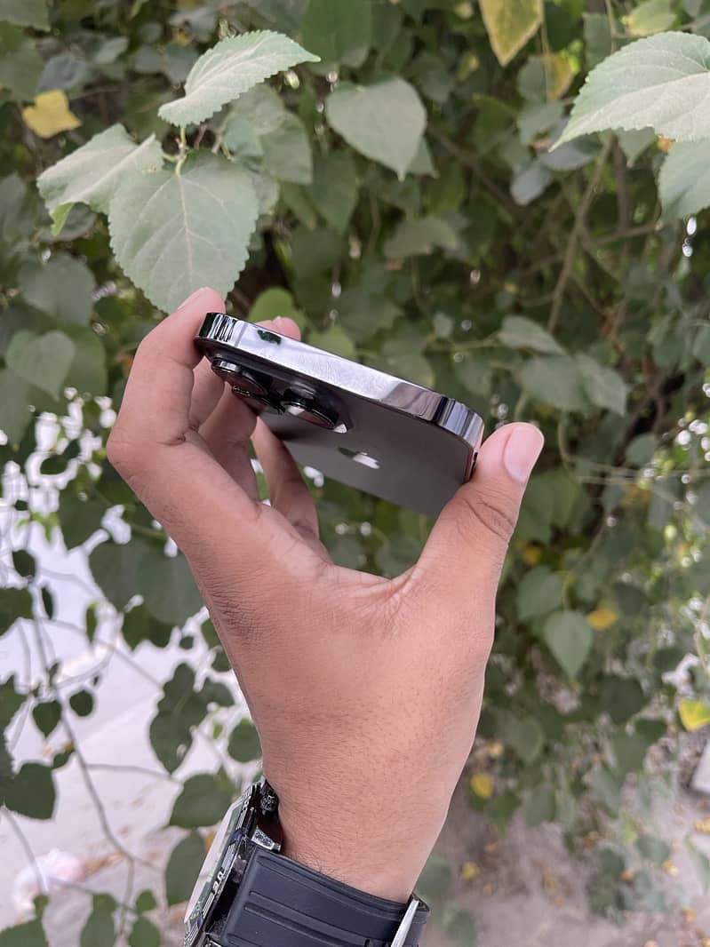 iPhone 14 Pro Max 5