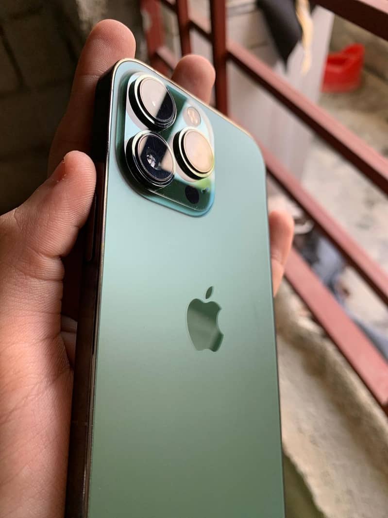 Apple iPhone 13 Pro 4