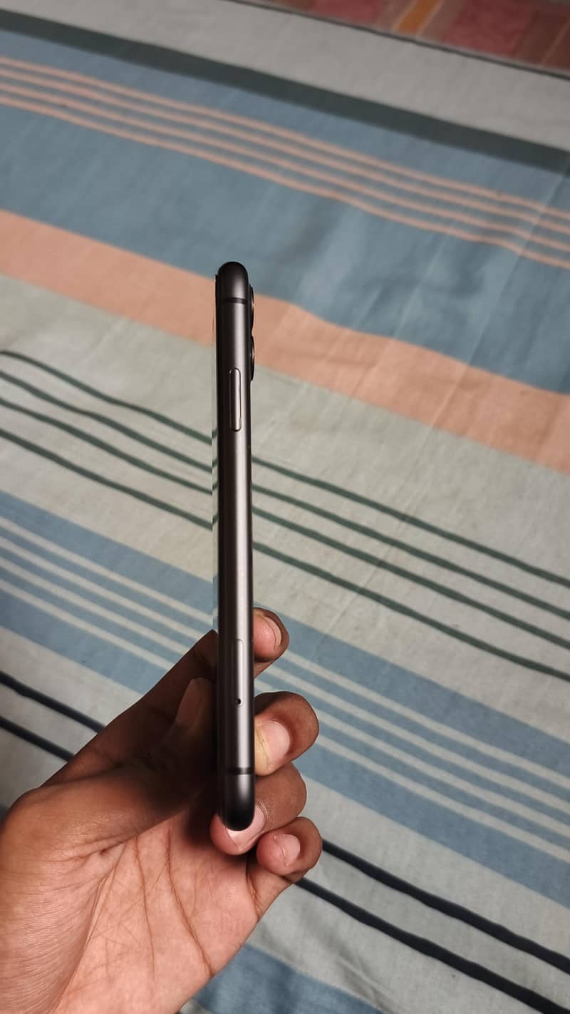 Apple iPhone 11 3