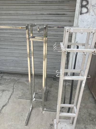 Belt stand and steel rack