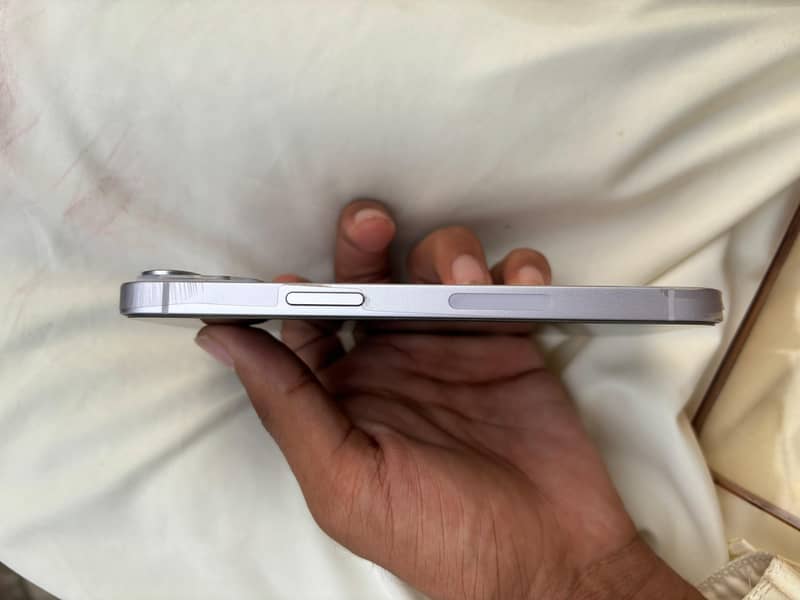 Apple iPhone 14 3