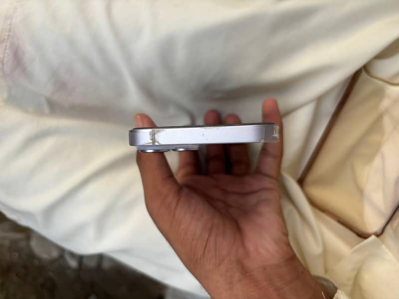 Apple iPhone 14 4