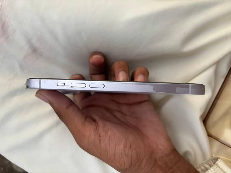 Apple iPhone 14 5