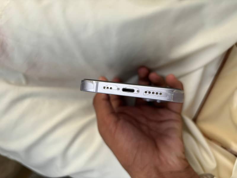 Apple iPhone 14 7