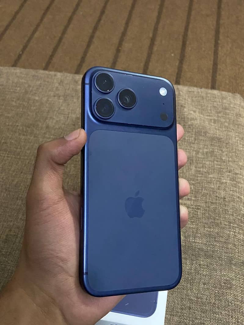Apple iPhone 17 Pro Max 1