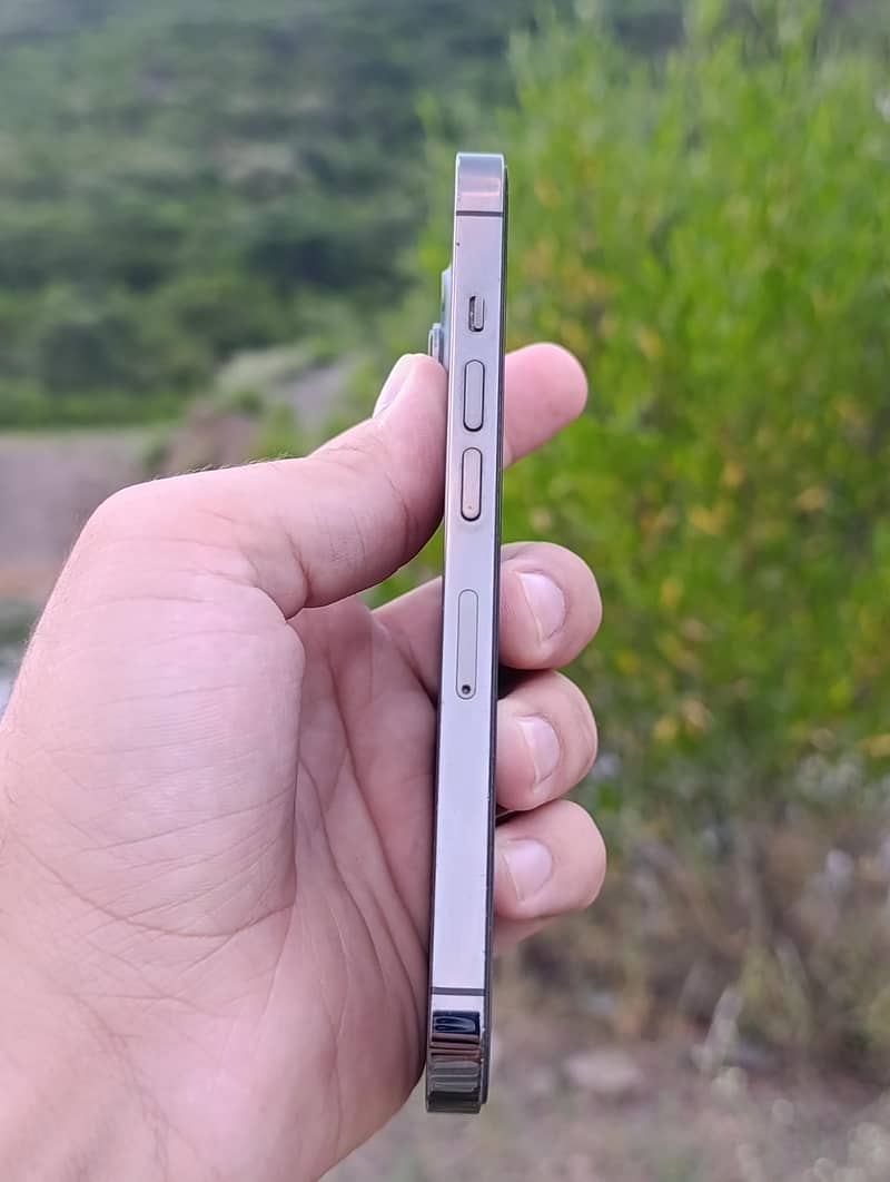 Apple iPhone 13 Pro 4