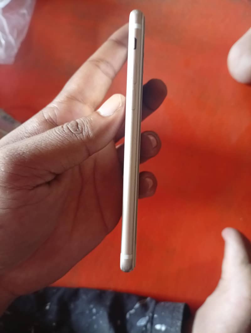 Apple iPhone 7 3