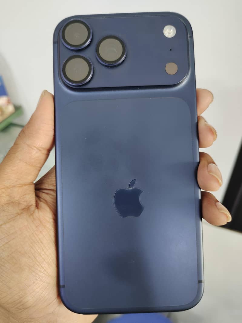 Apple iPhone 17 Pro Max 4