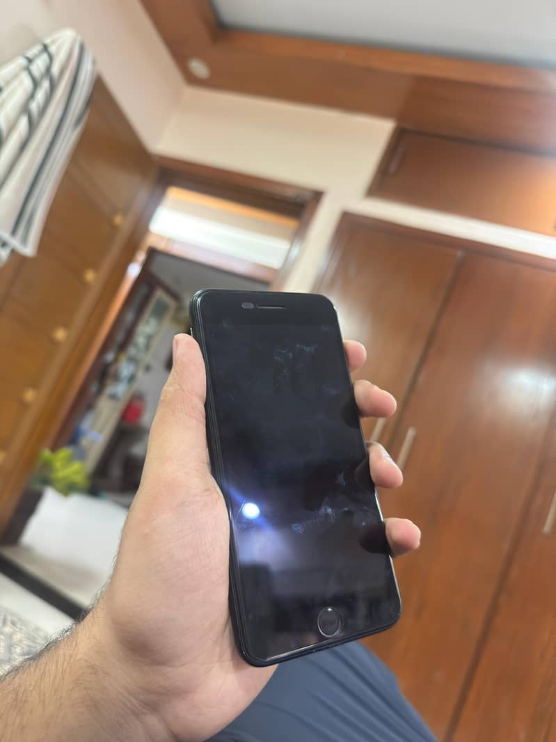 Apple iPhone 7 Plus 2