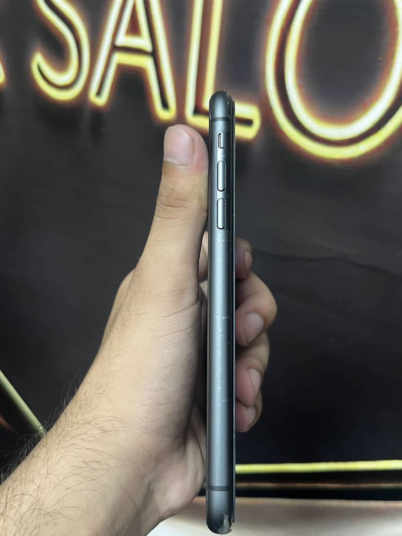 Apple iPhone 11 3