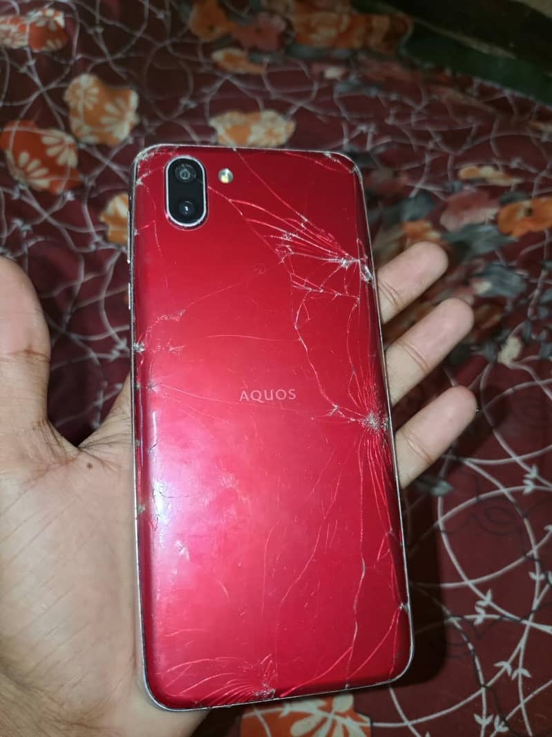 Sharp Aquos R2 3