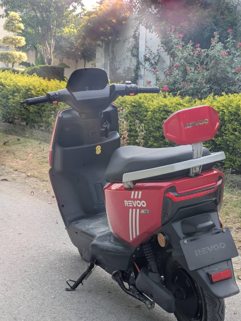 Revoo A12 2