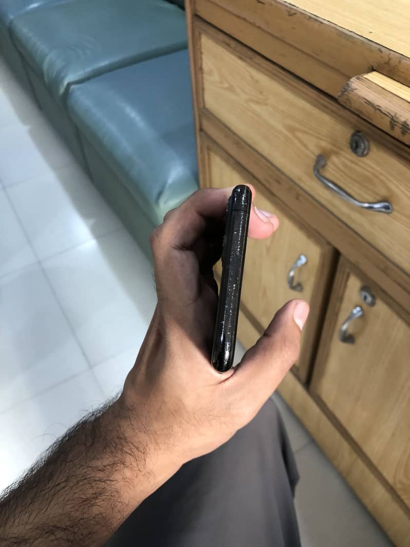 Apple iPhone 11 Pro Max 2