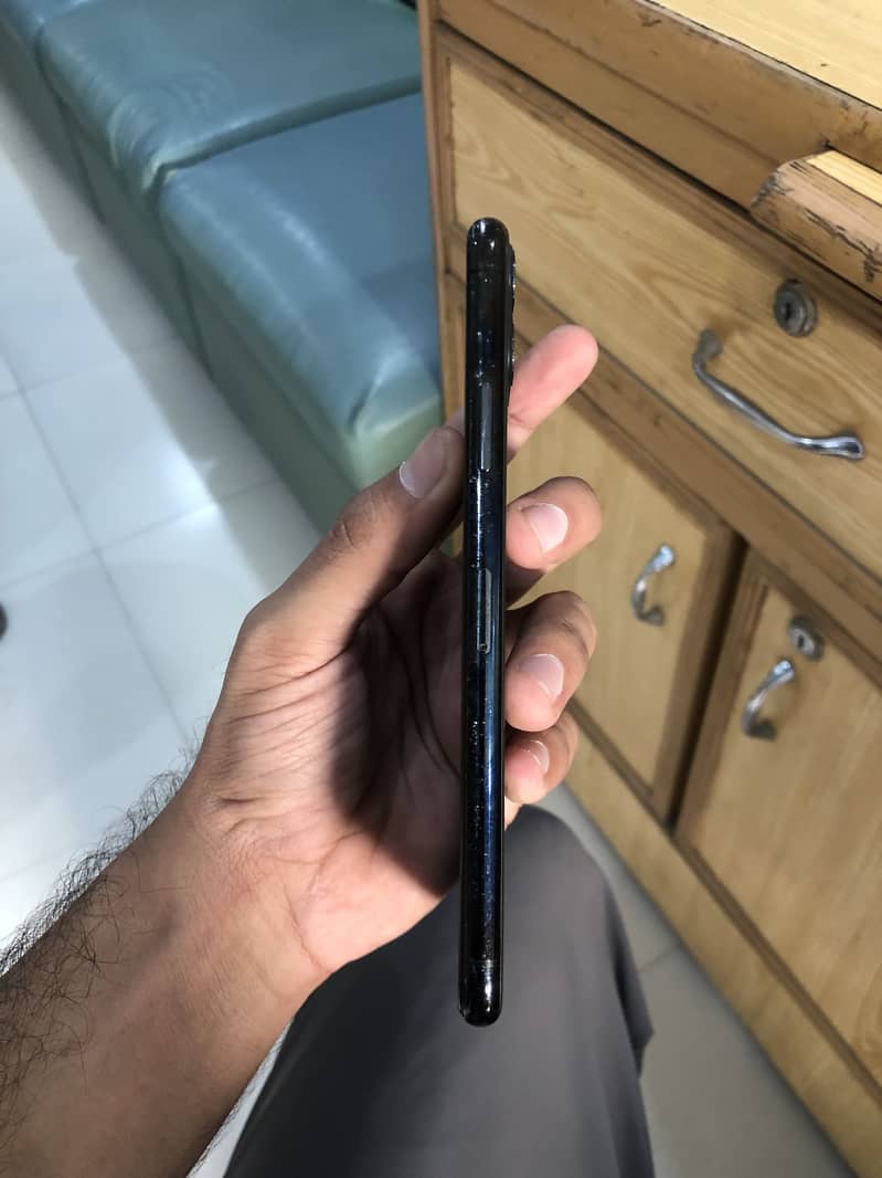 Apple iPhone 11 Pro Max 3