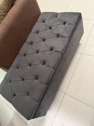 setty with storage area