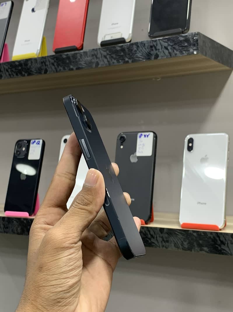 Apple iPhone 13 2