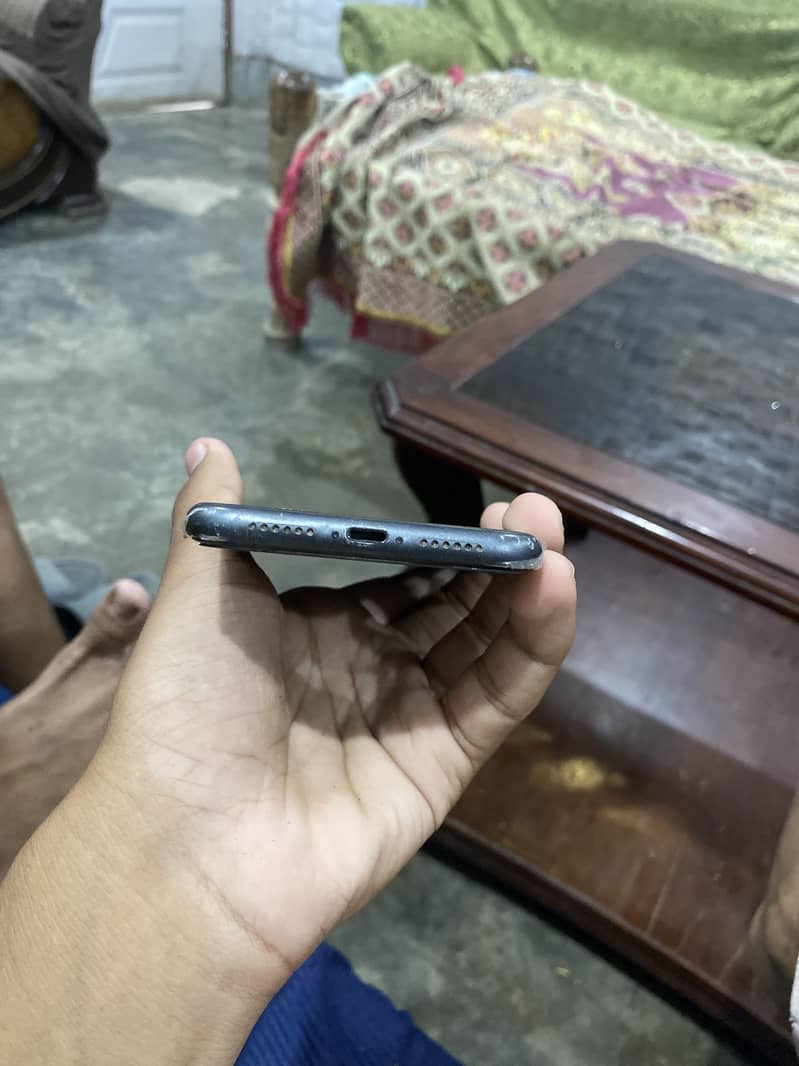 Apple iPhone 11 0