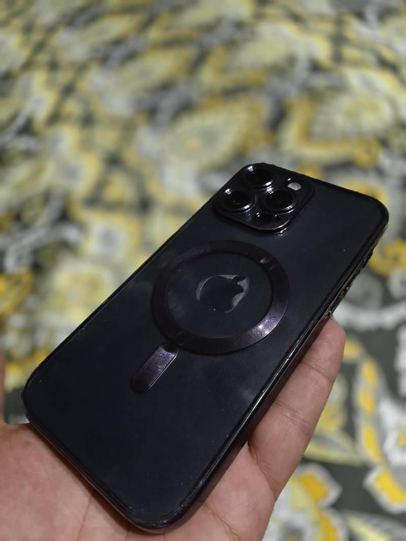 Apple iPhone 14 Pro Max 4