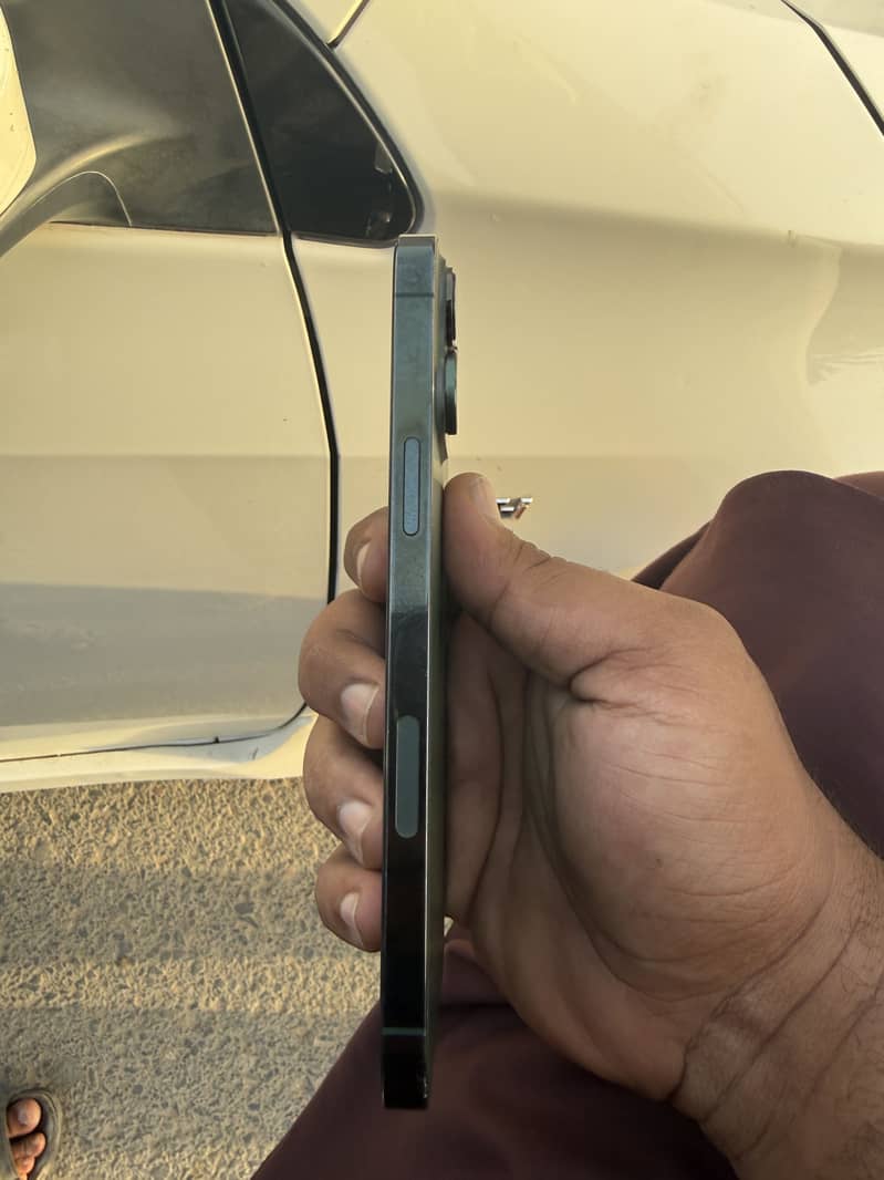Apple iPhone 13 Pro Max 0
