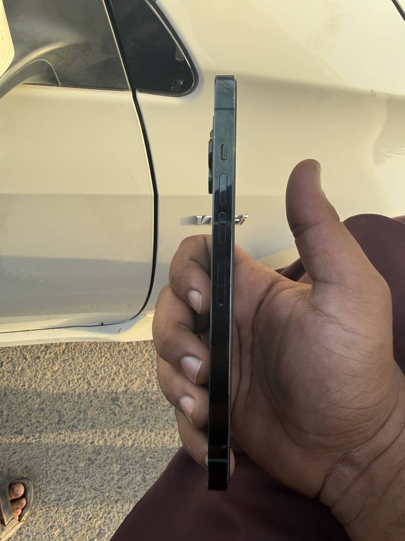 Apple iPhone 13 Pro Max 2