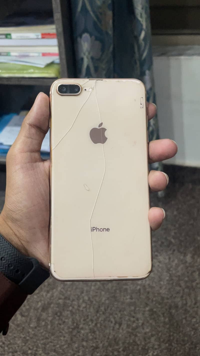 Apple iPhone 8 Plus 4