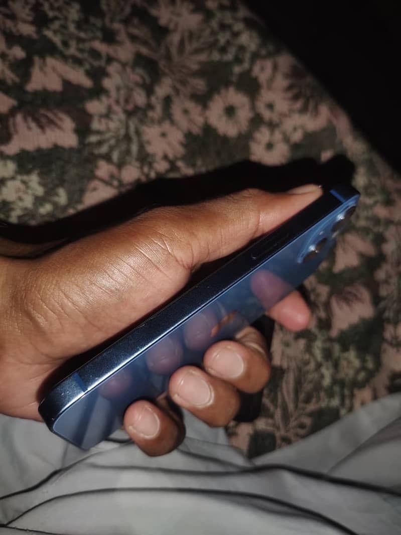 Apple iPhone 13 3