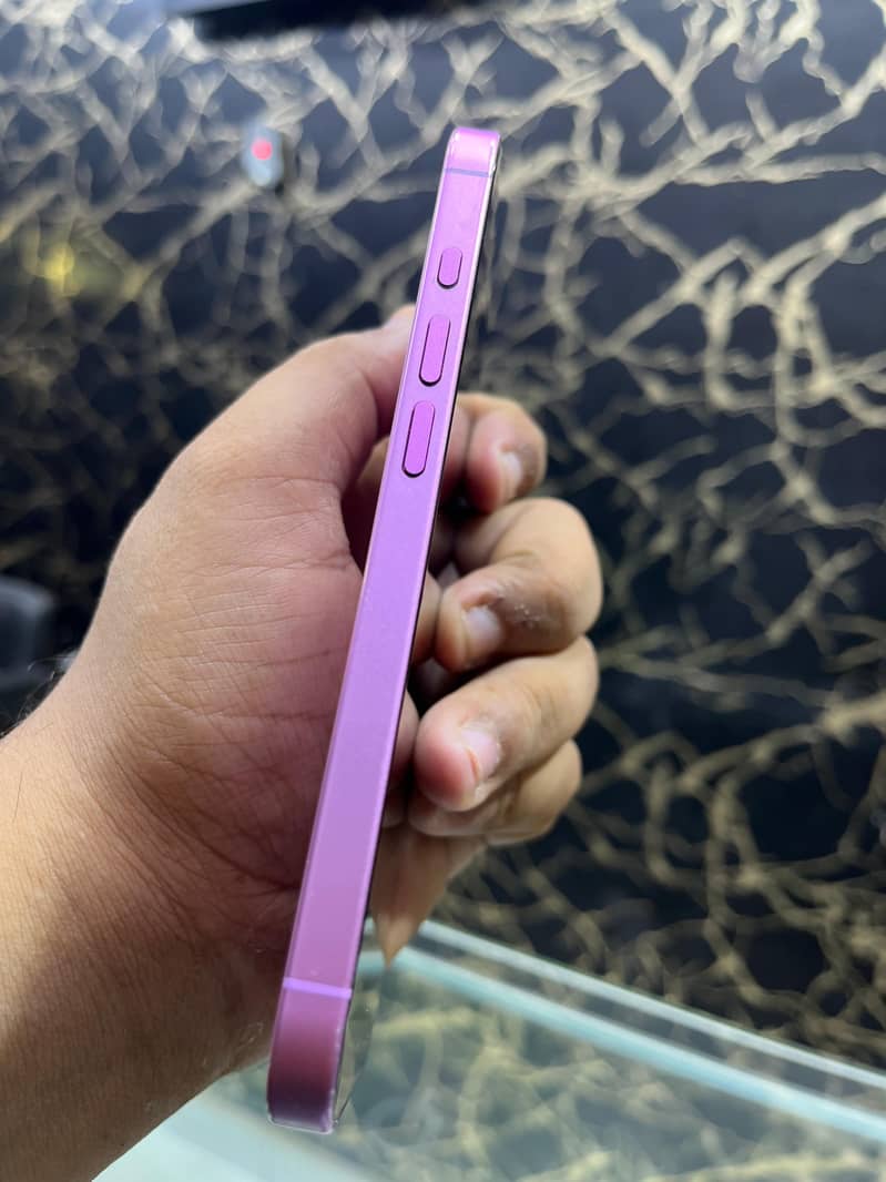 Apple iPhone 16 2