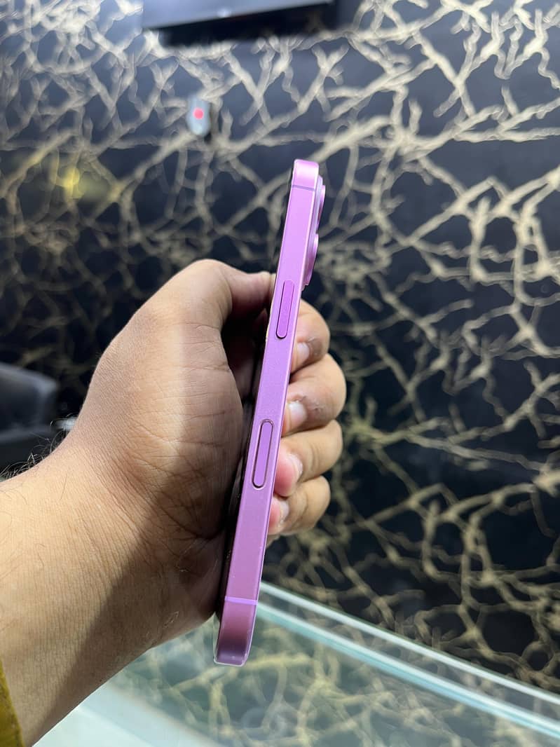 Apple iPhone 16 3