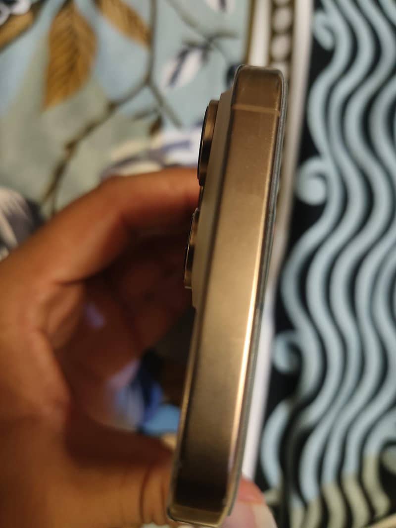 Apple iPhone 16 Pro Max 3