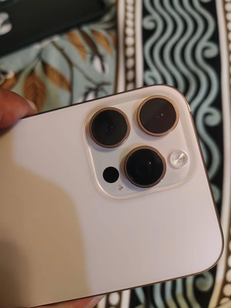 Apple iPhone 16 Pro Max 4