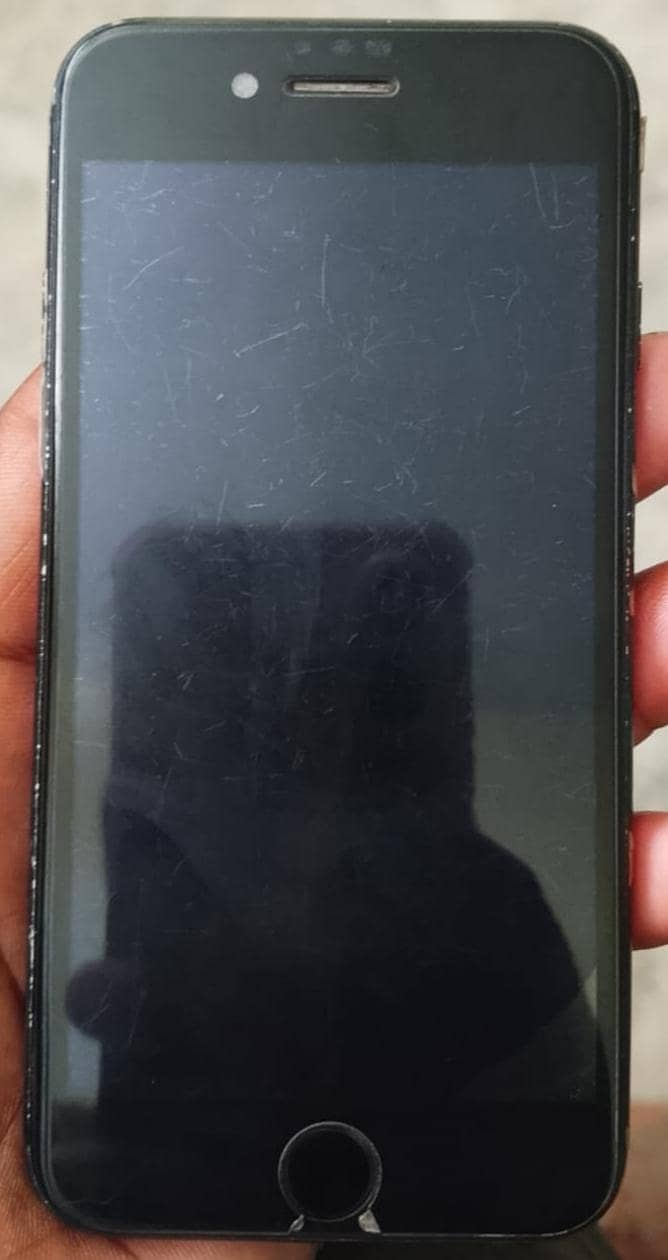Apple iPhone 7 0
