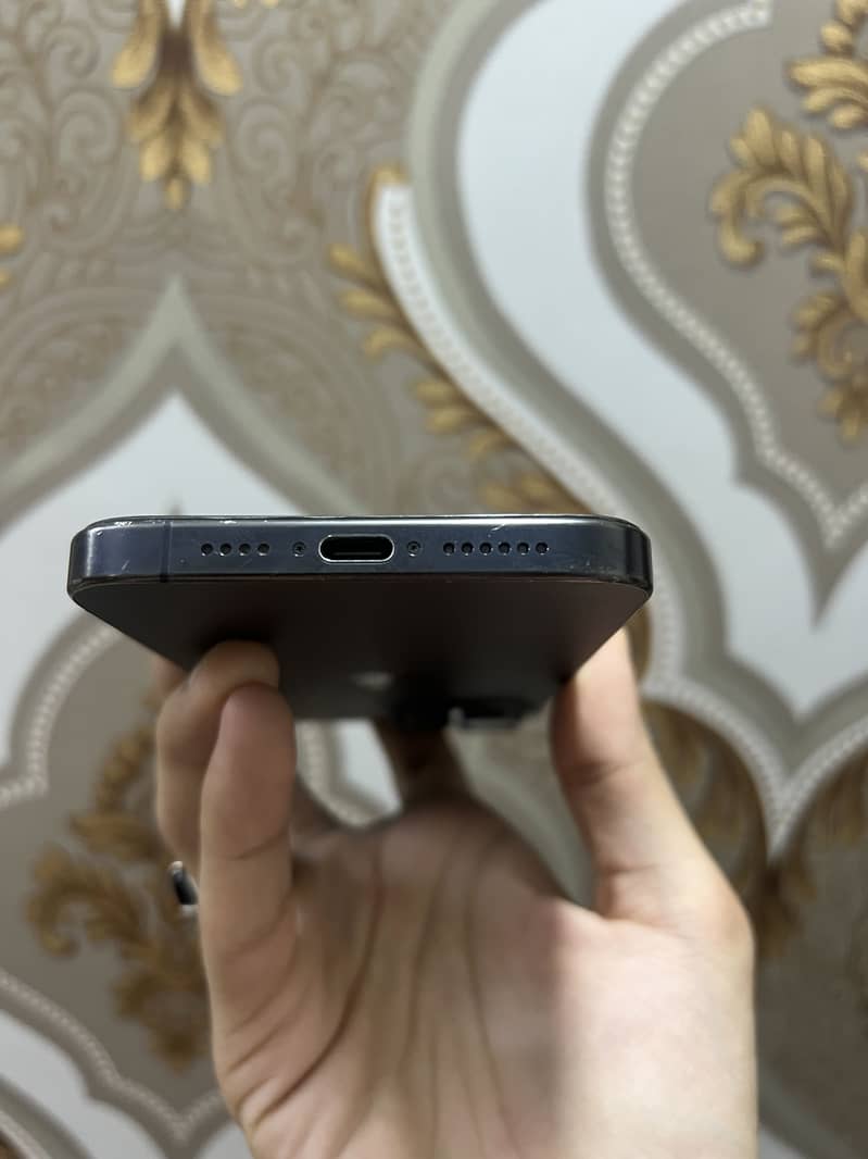 Apple iPhone 15 Pro Max 3