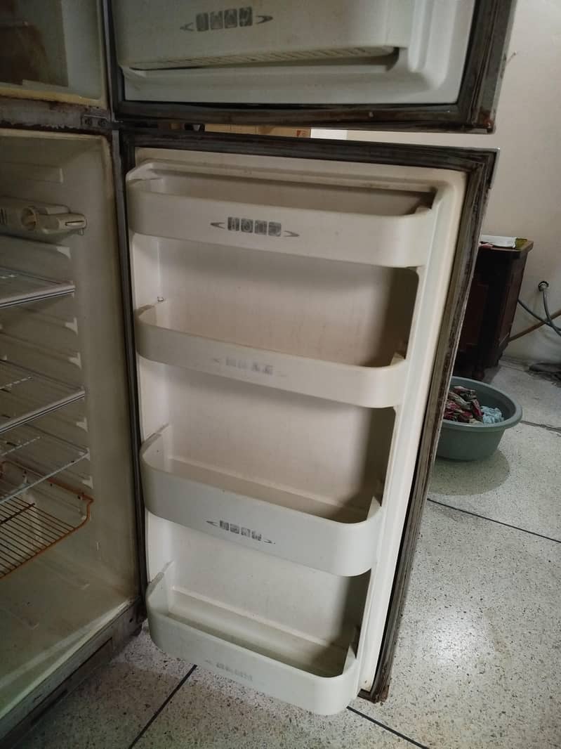 dawlance fridge 2