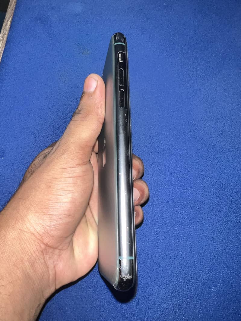 Apple iPhone 11 Pro 2